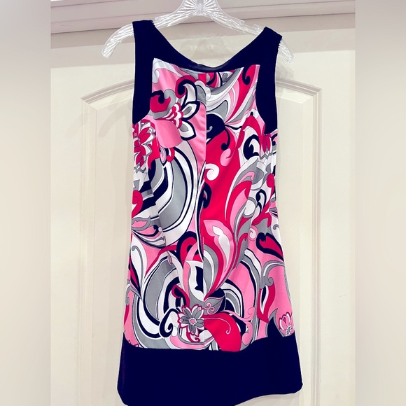 Short juniors mini dress - Picture 2 of 3